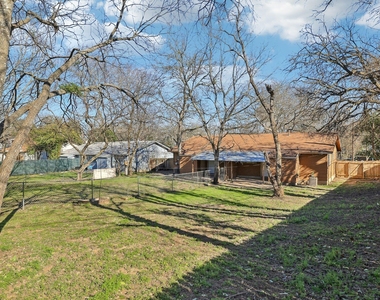 418 Sarah St - Photo Thumbnail 24
