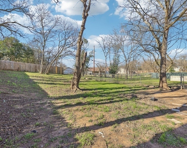 418 Sarah St - Photo Thumbnail 26