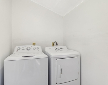 418 Sarah St - Photo Thumbnail 22