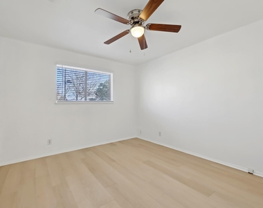 418 Sarah St - Photo Thumbnail 20