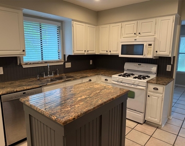 9703 Willers Way - Photo Thumbnail 5