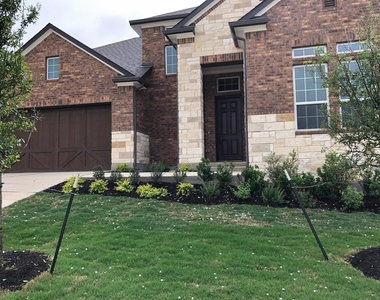 813 Palamos Dr - Photo Thumbnail 1