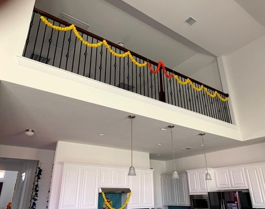 813 Palamos Dr - Photo Thumbnail 4