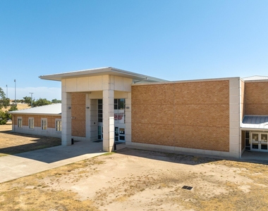813 Palamos Dr - Photo Thumbnail 18
