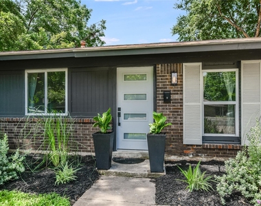 805 Eberhart Ln - Photo Thumbnail 1