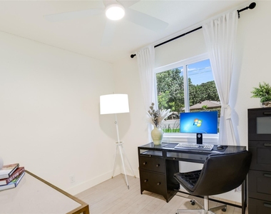 805 Eberhart Ln - Photo Thumbnail 15