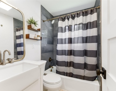 805 Eberhart Ln - Photo Thumbnail 13