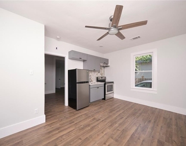 208 W 45th St - Photo Thumbnail 1