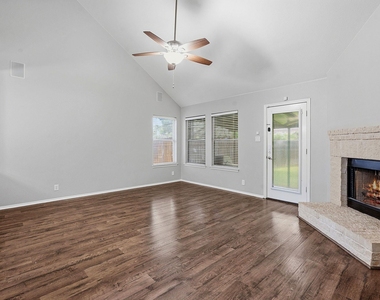 5003 Cleves St - Photo Thumbnail 2