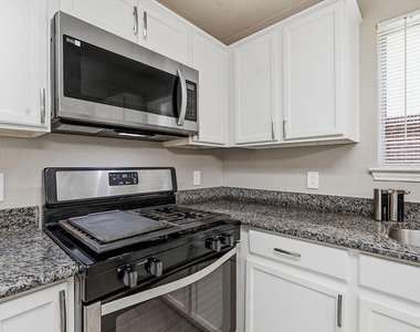 5003 Cleves St - Photo Thumbnail 7