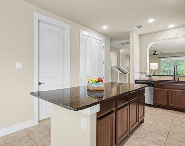 3319 Dalton St - Photo Thumbnail 10