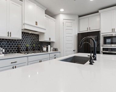 6025 Kelly Kyle Ave - Photo Thumbnail 7