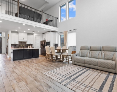 6025 Kelly Kyle Ave - Photo Thumbnail 3