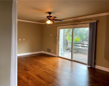 2500 Steck Ave - Photo Thumbnail 4