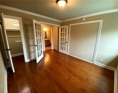 2500 Steck Ave - Photo Thumbnail 7