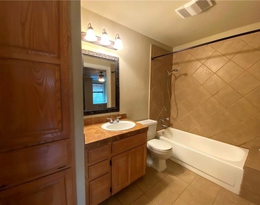 2500 Steck Ave - Photo Thumbnail 6