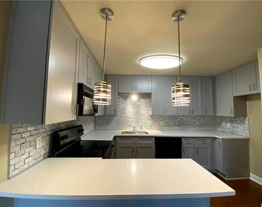 2500 Steck Ave - Photo Thumbnail 1