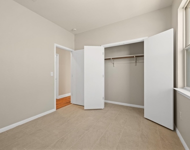 374 Triumph Rd - Photo Thumbnail 17