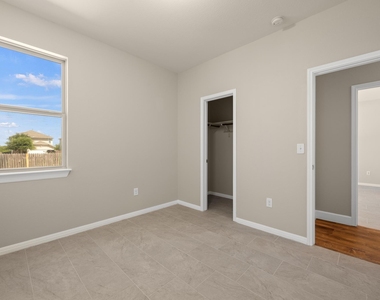 374 Triumph Rd - Photo Thumbnail 19