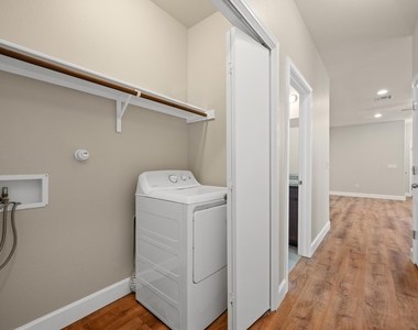 374 Triumph Rd - Photo Thumbnail 21