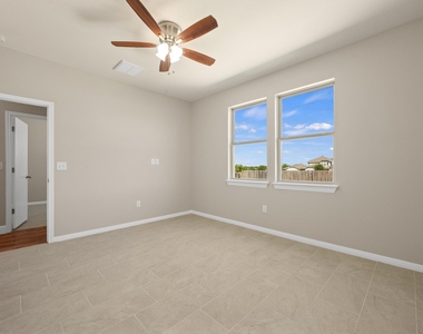 374 Triumph Rd - Photo Thumbnail 13