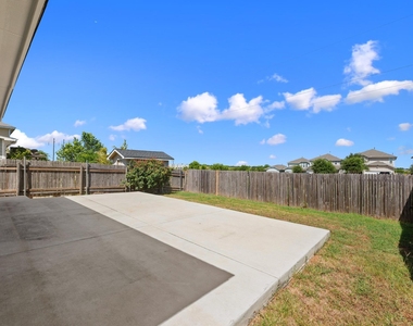 374 Triumph Rd - Photo Thumbnail 28