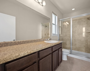 374 Triumph Rd - Photo Thumbnail 14