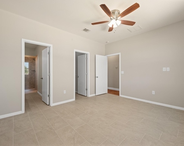 374 Triumph Rd - Photo Thumbnail 12