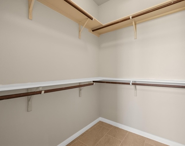 374 Triumph Rd - Photo Thumbnail 15