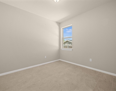 374 Triumph Rd - Photo Thumbnail 18