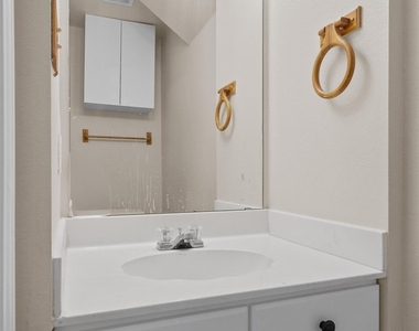 201 Covala Dr - Photo Thumbnail 15