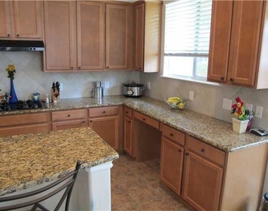 15209 Interlachen Dr - Photo Thumbnail 3