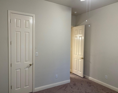 15209 Interlachen Dr - Photo Thumbnail 30