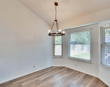 3411 Monument Dr - Photo Thumbnail 4