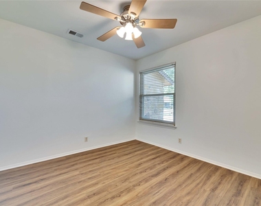 3411 Monument Dr - Photo Thumbnail 9