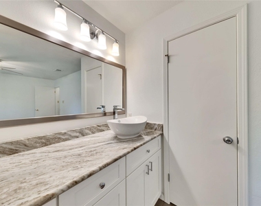 3411 Monument Dr - Photo Thumbnail 12