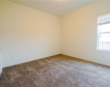 933 Wildrye Ct - Photo Thumbnail 6