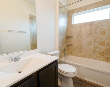 933 Wildrye Ct - Photo Thumbnail 5
