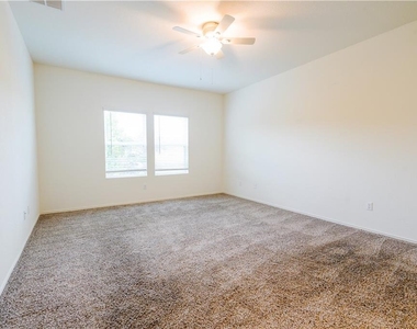933 Wildrye Ct - Photo Thumbnail 10