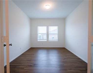 933 Wildrye Ct - Photo Thumbnail 8