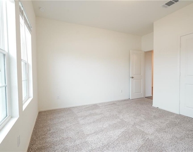 933 Wildrye Ct - Photo Thumbnail 4