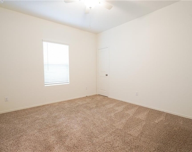 933 Wildrye Ct - Photo Thumbnail 7