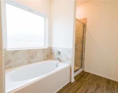 933 Wildrye Ct - Photo Thumbnail 13