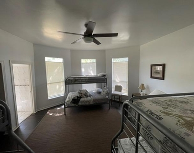 1500 E 2nd St - Photo Thumbnail 6