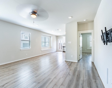 147a Waterside Rd - Photo Thumbnail 4