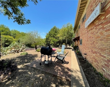 304 E 33rd St - Photo Thumbnail 6