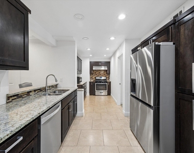 411 Ramble Ln - Photo Thumbnail 9