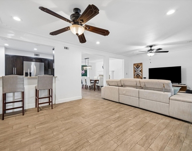 411 Ramble Ln - Photo Thumbnail 8
