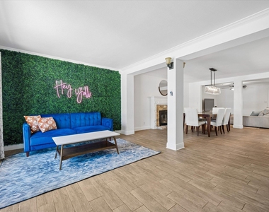 411 Ramble Ln - Photo Thumbnail 2