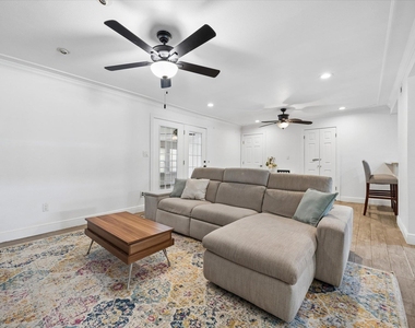 411 Ramble Ln - Photo Thumbnail 6
